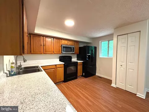 Kitchen - 3654 Wharf Ln, Triangle, VA 22172 photo 2 of 3