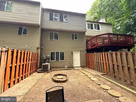 Exterior - 3654 Wharf Ln, Triangle, VA 22172 photo 4 of 5