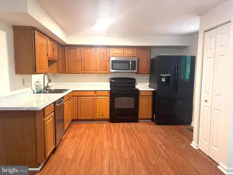 Kitchen - 3654 Wharf Ln, Triangle, VA 22172 photo 3 of 3