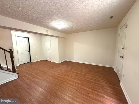 Living - 3654 Wharf Ln, Triangle, VA 22172 photo 5 of 8