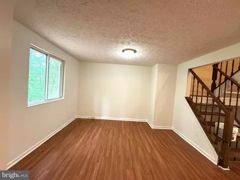 Living - 3654 Wharf Ln, Triangle, VA 22172 photo 6 of 8
