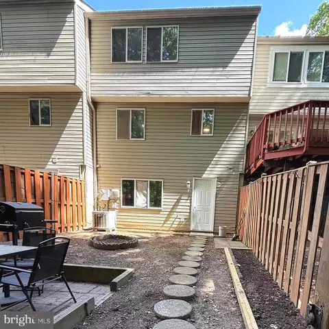 Exterior - 3654 Wharf Ln, Triangle, VA 22172 photo 3 of 5