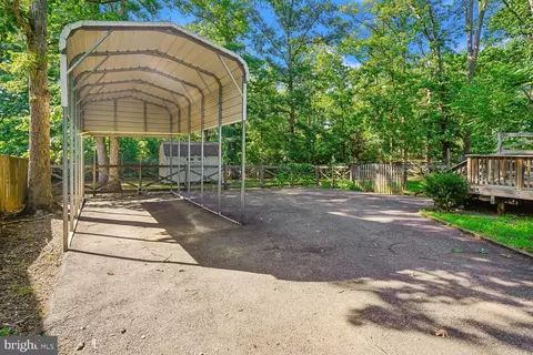 Exterior - 18418 Woodland Dr, Triangle, VA 22172 photo 10 of 10