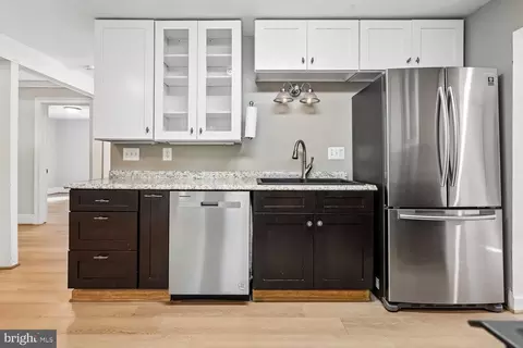 Kitchen - 18418 Woodland Dr, Triangle, VA 22172 photo 2 of 2