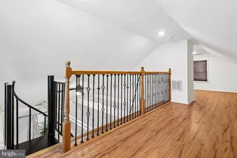 Entry Way - 18418 Woodland Dr, Triangle, VA 22172 photo 3 of 4