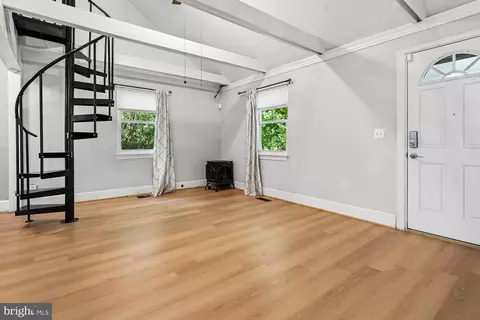 Living - 18418 Woodland Dr, Triangle, VA 22172 photo 1 of 1