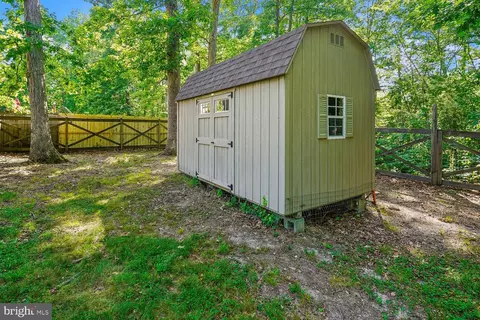 Exterior - 18418 Woodland Dr, Triangle, VA 22172 photo 6 of 10