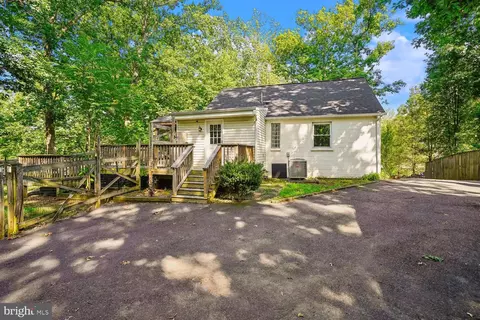 Exterior - 18418 Woodland Dr, Triangle, VA 22172 photo 3 of 10