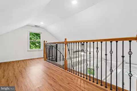 Entry Way - 18418 Woodland Dr, Triangle, VA 22172 photo 4 of 4