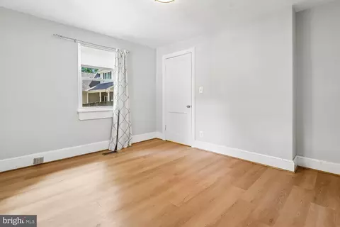 Bedroom - 18418 Woodland Dr, Triangle, VA 22172 photo 3 of 3