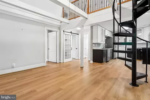 Entry Way - 18418 Woodland Dr, Triangle, VA 22172 photo 1 of 4