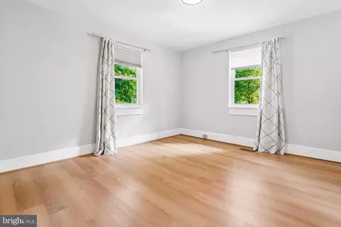 Bedroom - 18418 Woodland Dr, Triangle, VA 22172 photo 2 of 3