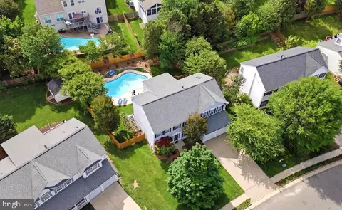 8571 Rothbury Dr, Bristow, VA 20136