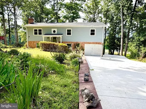 2712 Omisol Rd, Woodbridge, VA 22192