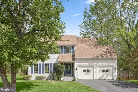 8229 Sunset Dr, Manassas, VA 20110 photo 2