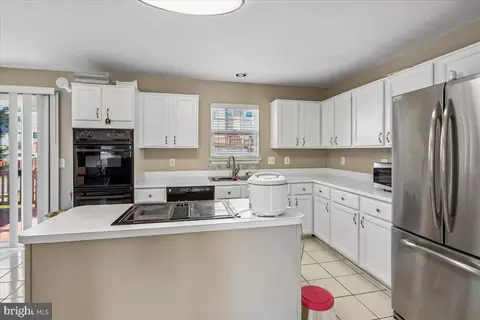Kitchen - 9077 Slate Stone Loop, Bristow, VA 20136 photo 1 of 4
