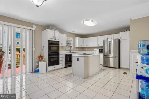 Kitchen - 9077 Slate Stone Loop, Bristow, VA 20136 photo 4 of 4