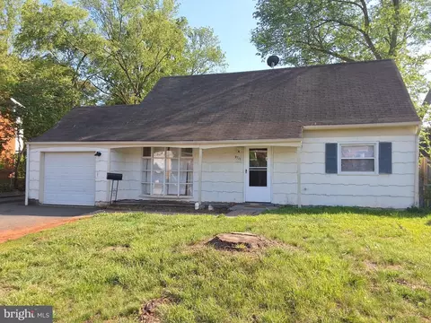 9717 Lomond Dr, Manassas, VA 20109
