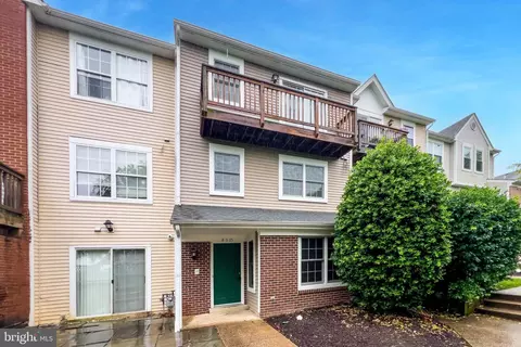 8005 Coachcrest Ct, Manassas, VA 20109