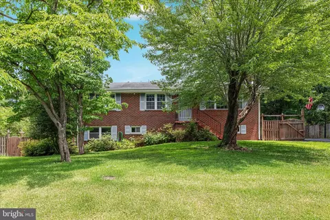 7817 Howard St, Manassas, VA 20111