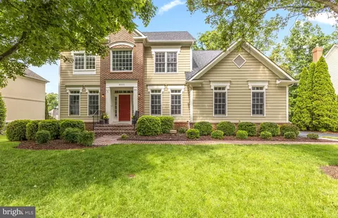 8020 Amsterdam Ct, Gainesville, VA 20155