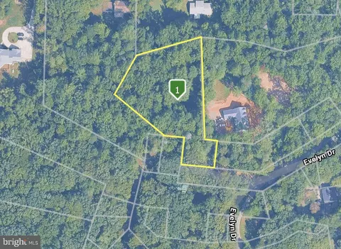 8890 Evelyn Dr, Manassas, VA 20112