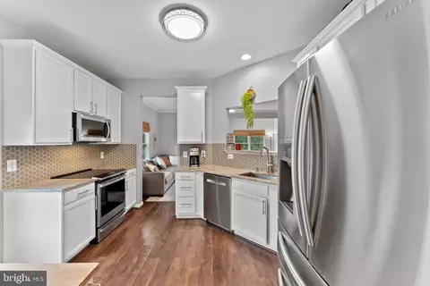 Kitchen - 8806 Dunstable Loop, Bristow, VA 20136 photo 4 of 5