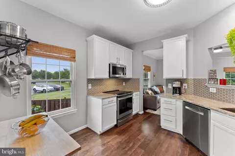 Kitchen - 8806 Dunstable Loop, Bristow, VA 20136 photo 5 of 5