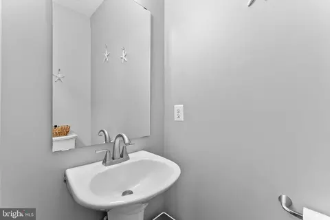 Entry Way - 8806 Dunstable Loop, Bristow, VA 20136 photo 3 of 21