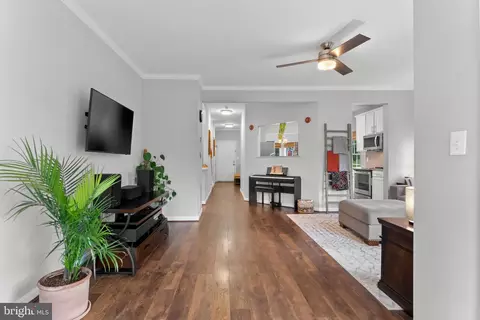 Entry Way - 8806 Dunstable Loop, Bristow, VA 20136 photo 7 of 21