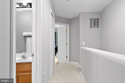 Entry Way - 8806 Dunstable Loop, Bristow, VA 20136 photo 13 of 21