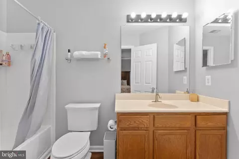 Bath - 8806 Dunstable Loop, Bristow, VA 20136 photo 2 of 3