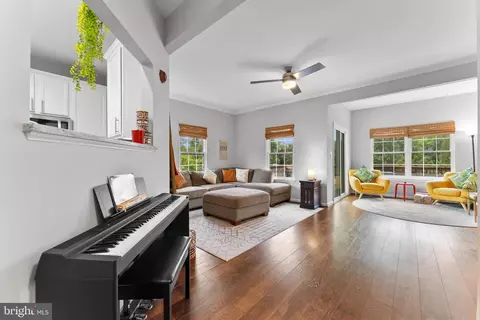 Entry Way - 8806 Dunstable Loop, Bristow, VA 20136 photo 6 of 21