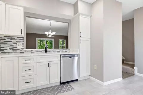 Kitchen - 15759 Widewater Dr, Dumfries, VA 22025 photo 3 of 4