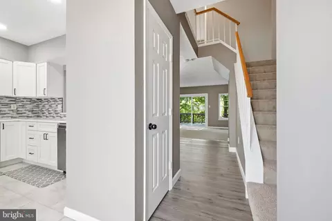 Entry Way - 15759 Widewater Dr, Dumfries, VA 22025 photo 5 of 17