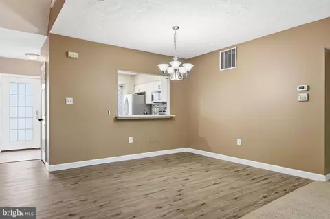 Living - 15759 Widewater Dr, Dumfries, VA 22025 photo 2 of 6