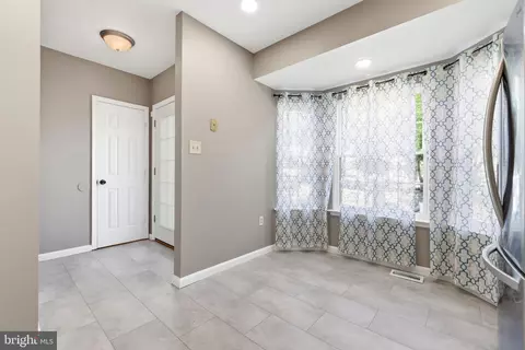 Entry Way - 15759 Widewater Dr, Dumfries, VA 22025 photo 2 of 17