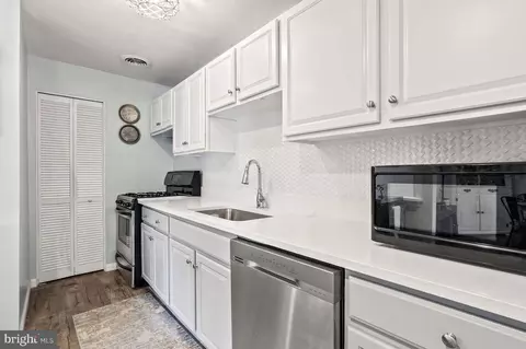 12717 Gordon Blvd #120, Woodbridge, VA 22192