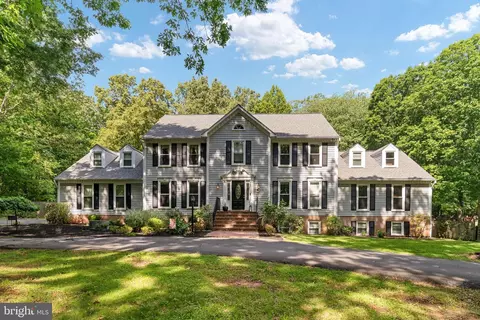 10080 Greenwich Wood Dr, Nokesville, VA 20181