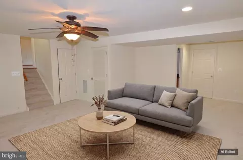 Living - 9843 Nimitz Ct, Manassas, VA 20109 photo 3 of 5