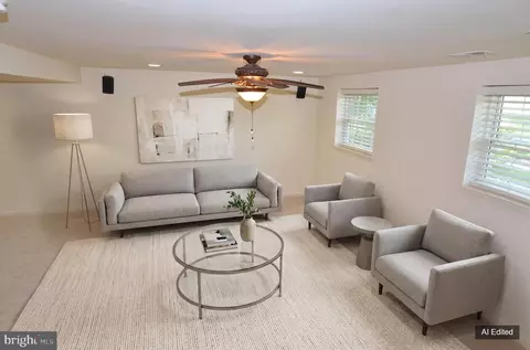 Living - 9843 Nimitz Ct, Manassas, VA 20109 photo 5 of 5