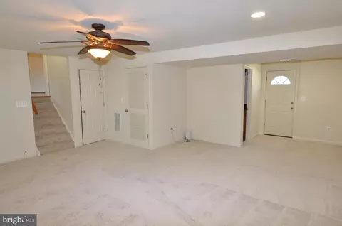Living - 9843 Nimitz Ct, Manassas, VA 20109 photo 4 of 5