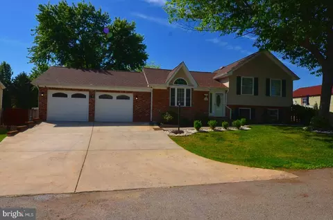 9843 Nimitz Ct, Manassas, VA 20109