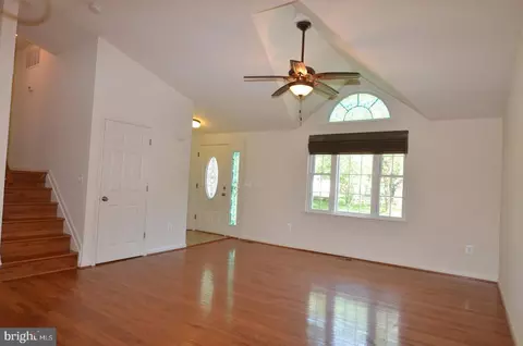 Living - 9843 Nimitz Ct, Manassas, VA 20109 photo 2 of 5