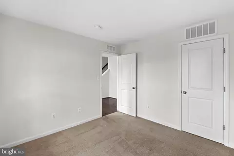Entry Way - 8192 Broad Pl, Manassas, VA 20110 photo 13 of 15
