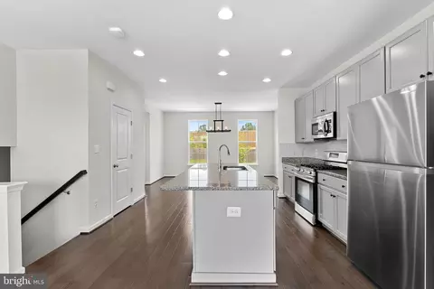 Entry Way - 8192 Broad Pl, Manassas, VA 20110 photo 3 of 15