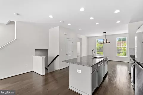 Entry Way - 8192 Broad Pl, Manassas, VA 20110 photo 6 of 15