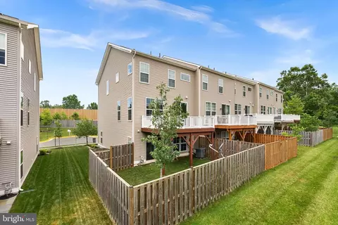 Exterior - 8192 Broad Pl, Manassas, VA 20110 photo 6 of 9