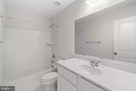 Bath - 8192 Broad Pl, Manassas, VA 20110 photo 2 of 4