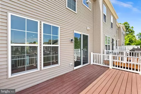 Exterior - 8192 Broad Pl, Manassas, VA 20110 photo 4 of 9